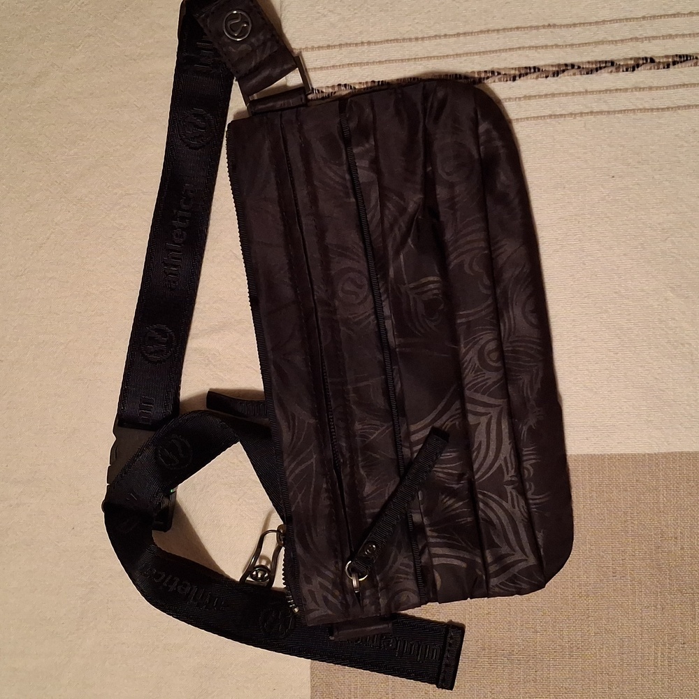 NWT lululemon Travel Pouch VII Bag